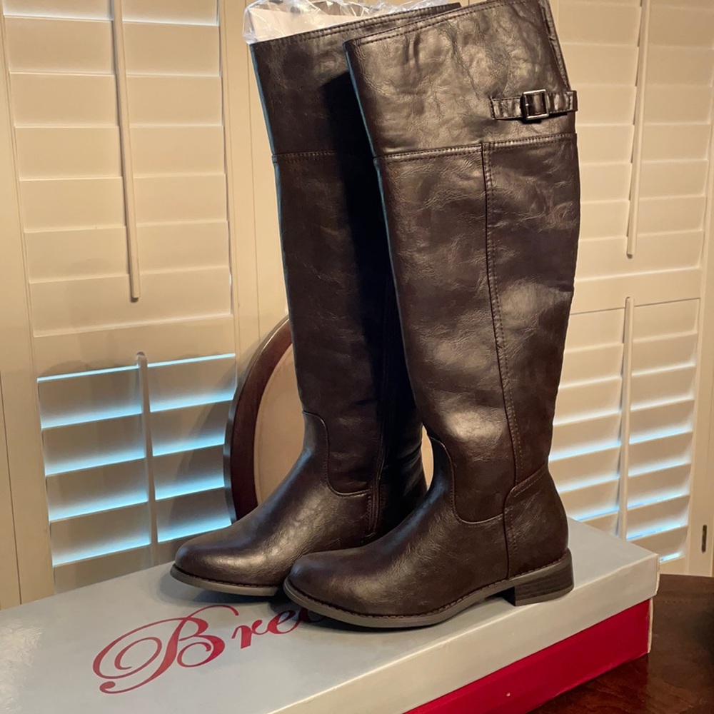 Brown, flat riding boots (new)